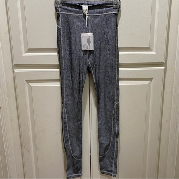 NWT Joe’s Jeans Women’s Off Duty Leggings Silver Scale Print Size Small - Picture 4 of 8